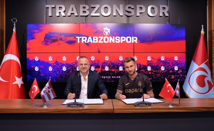 TRABZONSPOR’DA DENİS DRAGUŞ İÇİN İMZA TÖRENİ DÜZENLENDİ