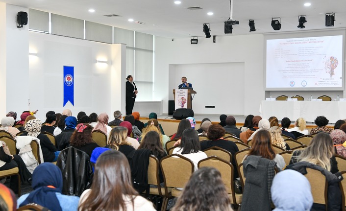 TRABZON’DA KADINA YÖNELİK ŞİDDETLE MÜCADELE PANELİ DÜZENLENDİ