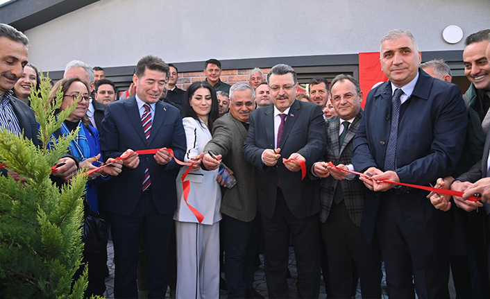 ORTAHİSAR BELEDİYESİ, YENİ MUHTARLIK BİNALARININ YAPIMINI SÜRDÜRÜYOR