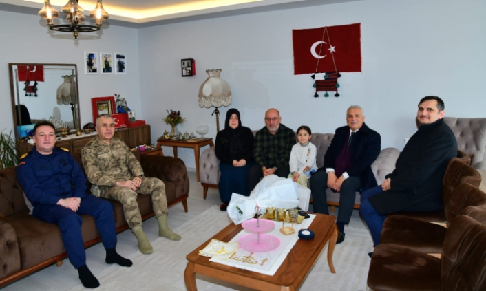 VALİ YILDIRIM AİLE YILI DOLAYISIYLA ŞEHİT AİLESİYLE BİR ARAYA GELDİ