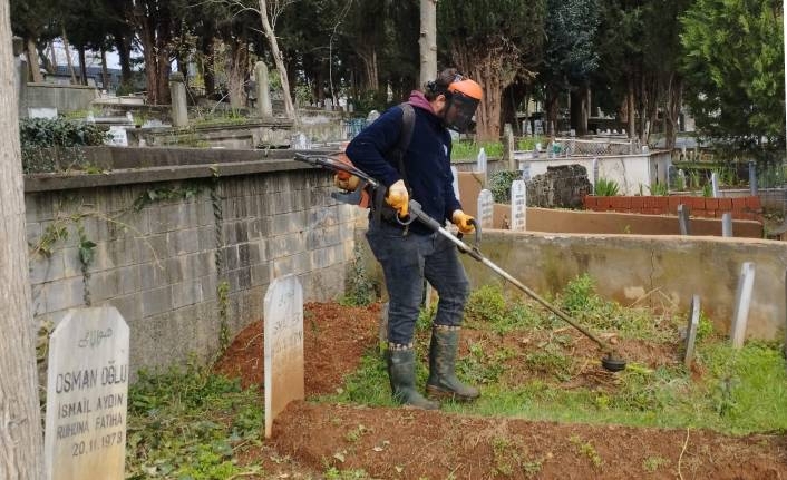 TRABZON’DA MEZARLIKLAR BAYRAMA HAZIR
