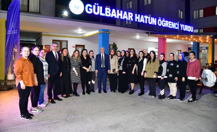 VALİ AZİZ YILDIRIM, ÖĞRENCİLERLE İFTAR PROGRAMINDA BULUŞTU