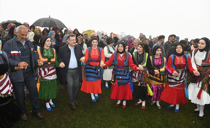 BAŞKAN GENÇ “TÜRKİYE GENELİNDEKİ BÜYÜKŞEHİRLER ARASINDA BİRİNCİ OLDUK”