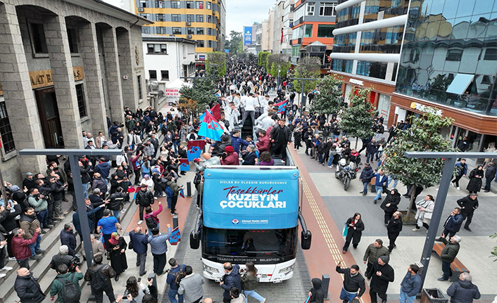 TRABZON, ŞAMPİYONLARI BAĞRINA BASTI