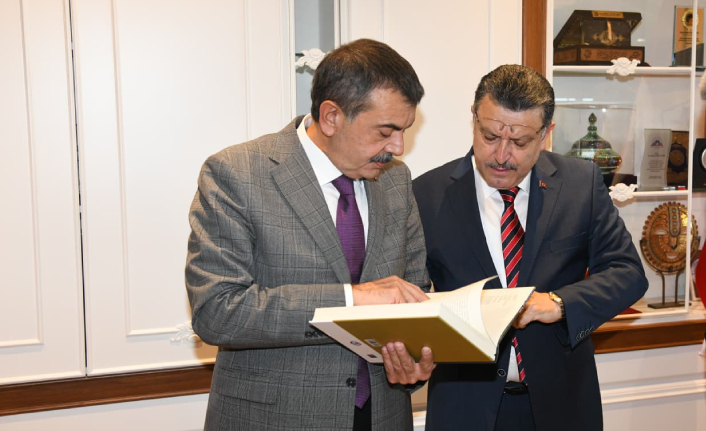 BAKAN YUSUF TEKİN BÜYÜKŞEHİR BELEDİYESİ’Nİ ZİYARET ETTİ