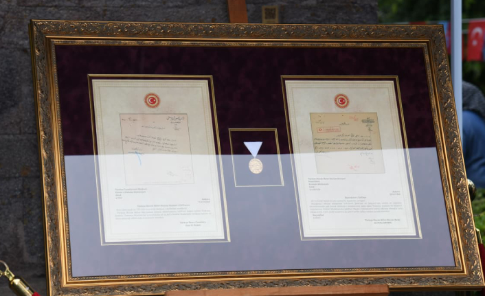 İSTİKLAL MADALYASI VE BERATI TRABZON’DA VATANDAŞLARLA BULUŞTU
