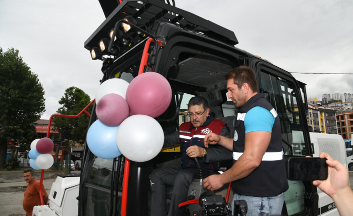 TİSKİ 19 İŞ MAKİNESİNİ ARAÇ FİLOSUNA KATTI
