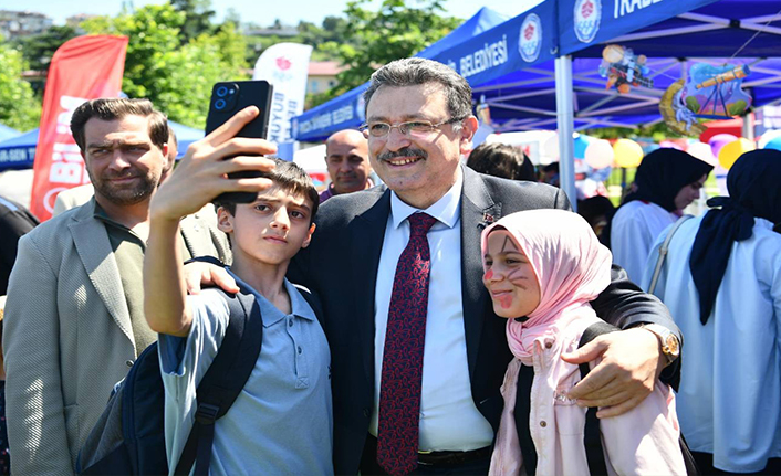 BÜYÜKŞEHİR'DEN 4 BİN ÖĞRENCİYE EĞİTİM DESTEĞİ