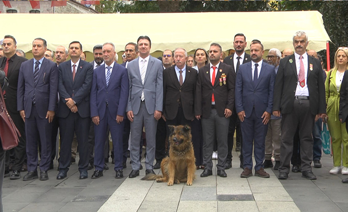 GAZİLER GÜNÜNDE "ASLAN KRAL" SAYGI DURUŞUNDA BULUNDU