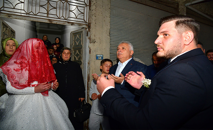 GELİN ÇIKARMA MERASİMİNE KATILDI