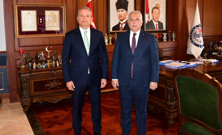 GÖREVİNİN BAŞINDA