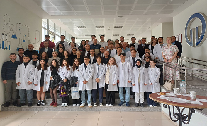 KTÜ KİMYA BİRİNCİ SINIF ÖĞRENCİLERİ BEYAZ ÖNLÜKLE BİLİM YOLCULUĞUNA BAŞLADI