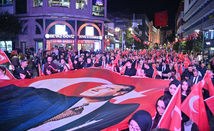 BİNLERCE VATANDAŞIN KATILDIĞI FENER ALAYI GERÇEKLEŞTİ