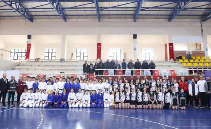 OKUL SPORLARI AÇILIŞ TÖRENİ GERÇEKLEŞTİRİLDİ