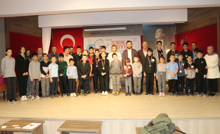 DERECEYE GİREN ÖĞRENCİLER ÖDÜLLENDİRİLDİ