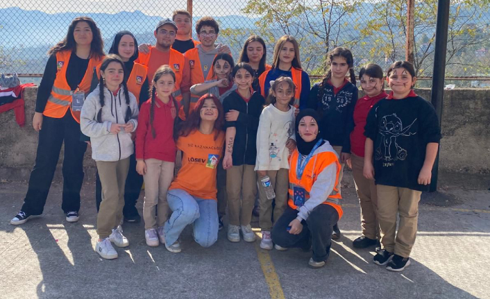 KTÜ ÖĞRENCİLERİNDEN MİNİK KALPLERE UMUT DOLU ZİYARET