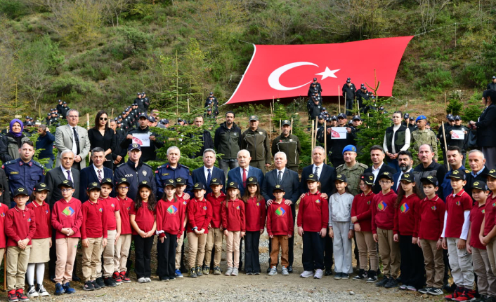 ŞEHİTLER İÇİN FİDANLAR TOPRAKLA BULUŞTU