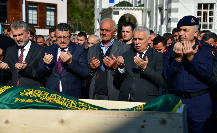 VALİ YILDIRIM CENAZE TÖRENİNE KATILDI