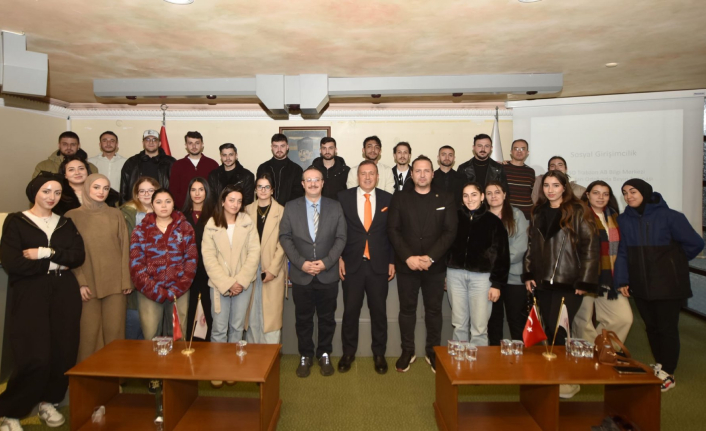 AB BİLGİ MERKEZİ, ÜNİVERSİTE ÖĞRENCİLERİNİ SOSYAL GİRİŞİMCİLİKLE BULUŞTURDU