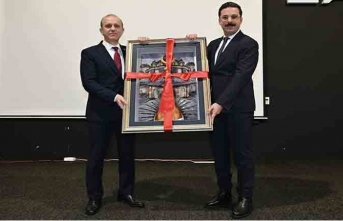 KTÜ REKTÖRÜ, “SON YÜZYILIN DEHASI”NI ÖĞRENCİLERE ANLATTI