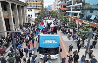 TRABZON, ŞAMPİYONLARI BAĞRINA BASTI