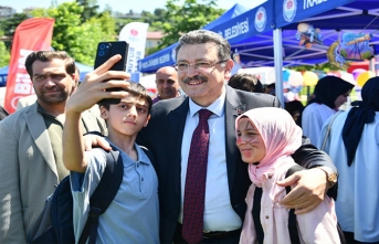 BÜYÜKŞEHİR'DEN 4 BİN ÖĞRENCİYE EĞİTİM DESTEĞİ