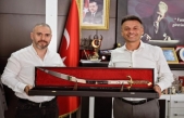 OSMANLI KILICI HEDİYE ETTİ