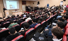 KTÜ REKTÖRÜ, FEN FAKÜLTESİ BİLİM SÖYLEŞİLERİNDE,ÖĞRENCİLERLE BİR ARAYA GELDİ