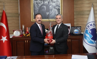 YAVUZ AĞIRALİOĞLU’NDAN YOMRA BELEDİYESİ’NE ZİYARET