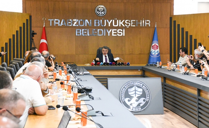 BAŞKAN GENÇ "FRENİ PATLAMIŞ ANA MUHALEFET PARTİSİ"