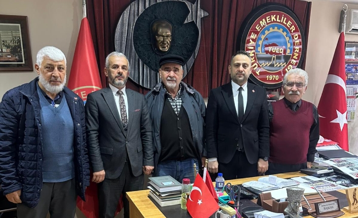 EMEKLİLER DERNEĞİNİ ZİYARET ETTİ