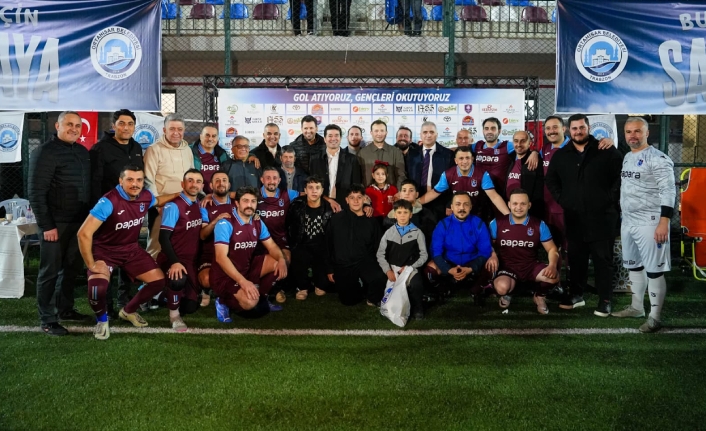 10 ÖĞRENCİNİN 1 YILLIK BURSU TOPLANDI