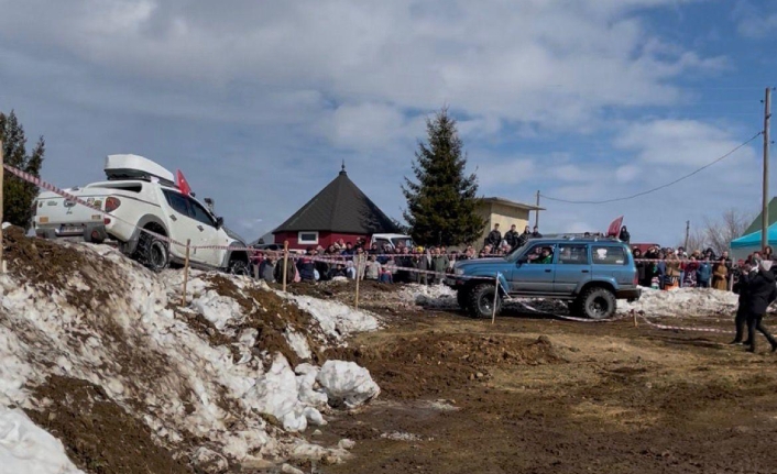 ÇARŞIBAŞI’NDA OFF-ROAD ETKİNLİĞİ YAPILDI