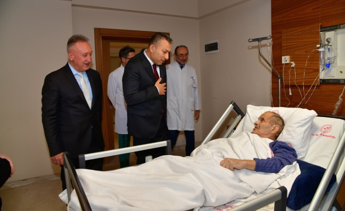 VALİ ŞAHİN KALP DAMAR HASTANESİNİ ZİYARET ETTİ