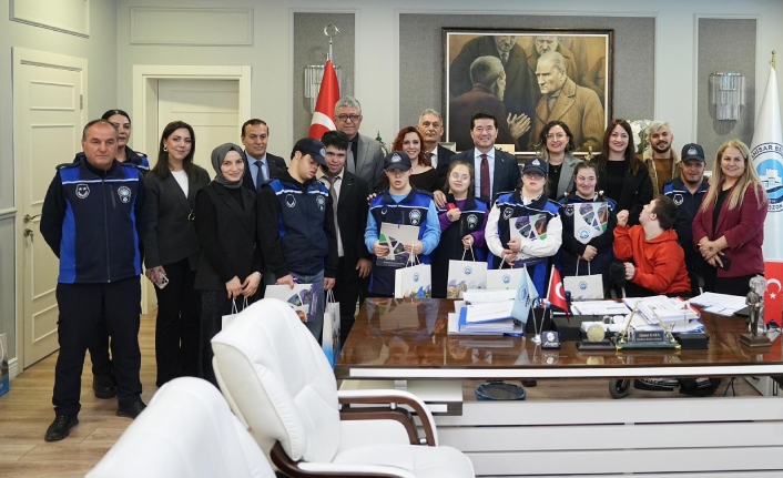 ÖZEL BİREYLER, BELEDİYE ÇALIŞMALARINA KATILDI, “BİZ DE VARIZ” MESAJI VERDİ