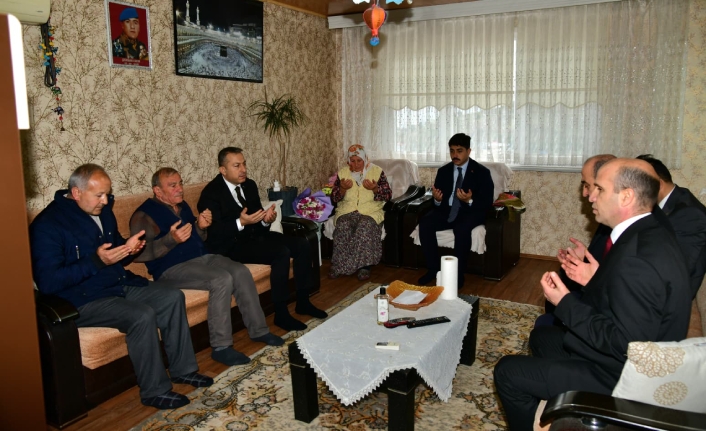 VALİ ŞAHİN”ŞEHİT AİLELERİ HER ZAMAN BAŞ TACIDIR”