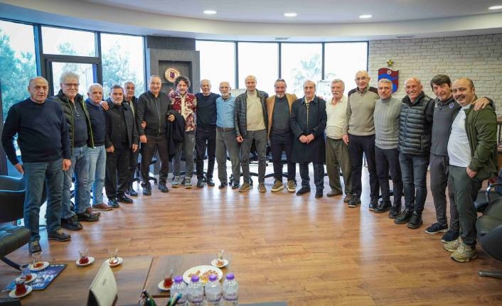 TAKIMA  BAŞARI DİLEKLERİNİ İLETTİLER